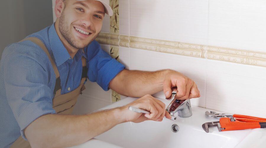 Expert burst pipe repair services in Colp, IL